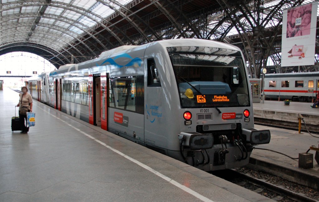 VT 001 der MRB steht am 28.08.10 im Leipziger Hbf bereit um zum Flughafen Leipzig/Halle zu fahren.
