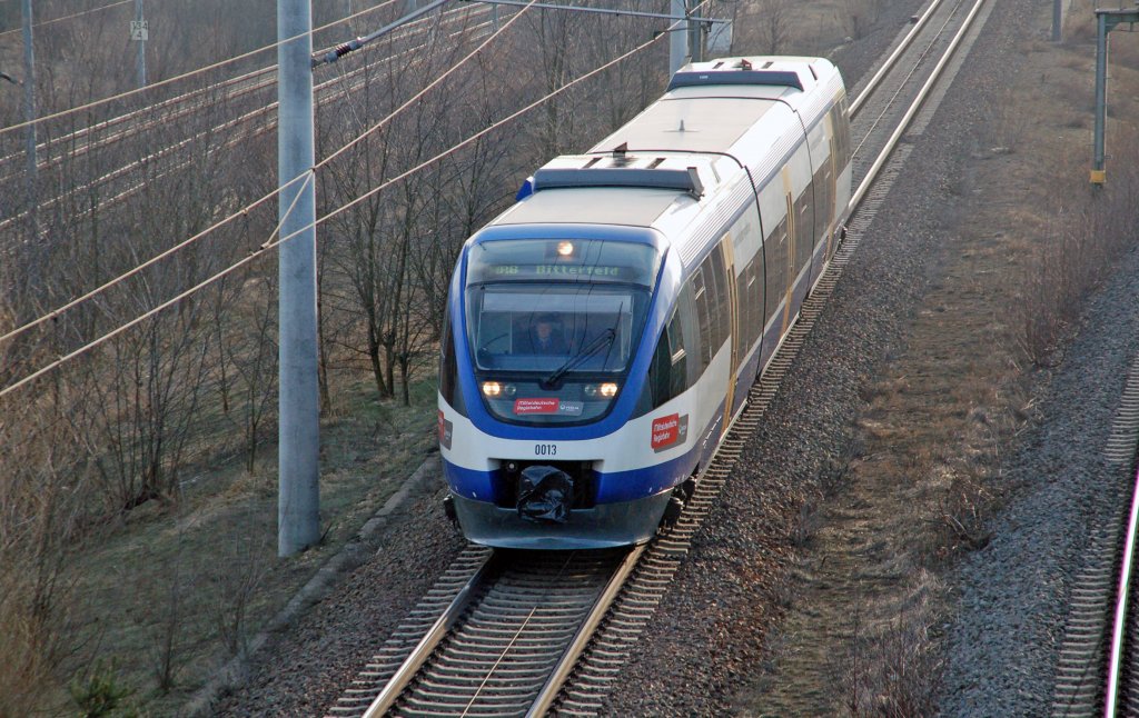 VT 0013 der MRB durchfhrt am 25.02.11 Holzweiig Richtung Bitterfeld. 