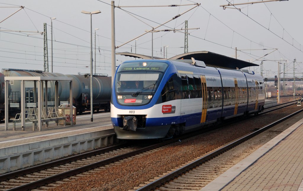 VT 0013 verlsst am 15.02.11 als MRB nach Leipzig den Bahnhof Bitterfeld. 