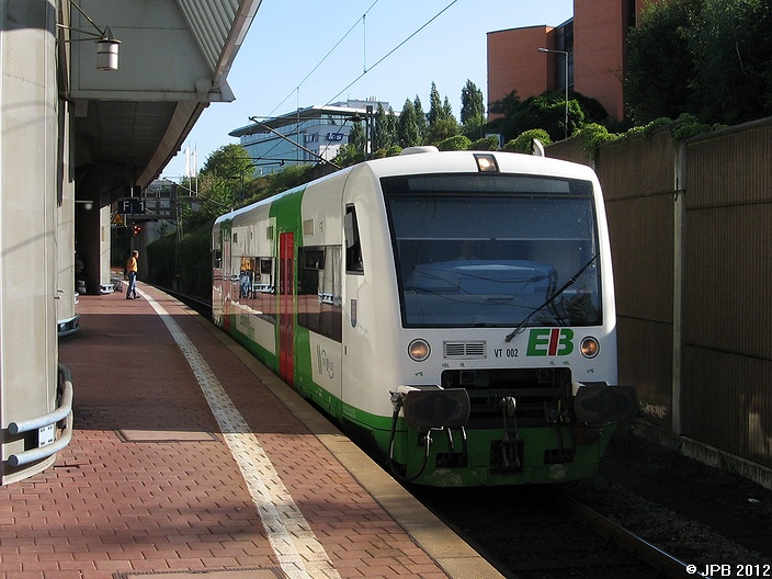 VT 002 der EIB (Erfurter Bahn) nach Erfurt Hbf in Kassel-Wilhelmshhe am 15.08.2009