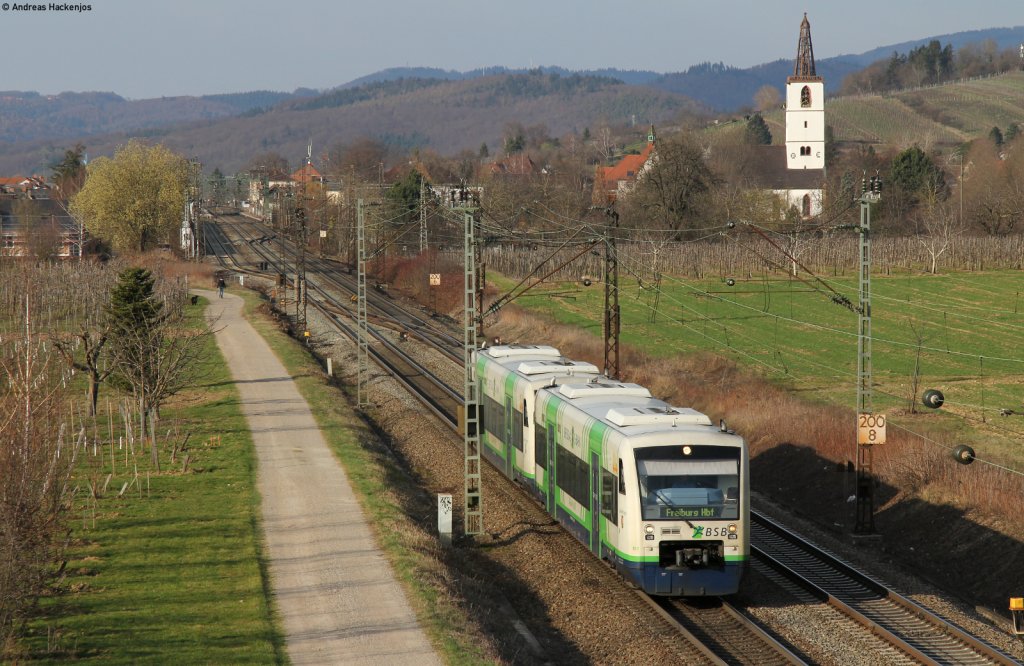 VT 011 und *** als BSB88433 (Elzach-Freiburg(Brsg) Hbf) bei Denzlingen 17.3.12