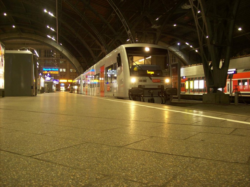 VT 015  der MRB steht im HBF Leipzig um bald nach Torgau zu fahren 31.12.2009