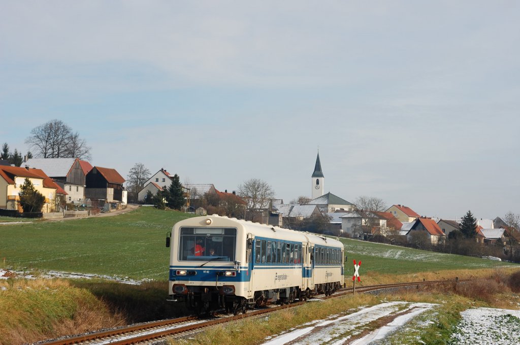 VT 02 + VT 08 als DPN 91801 am 28.11.2010 bei Gebenbach (Strecke Amberg-Schnaittenbach). Veranstalter dieser Fahrten war der neugegrndete Verein Amberger-Kaolinbahn.
