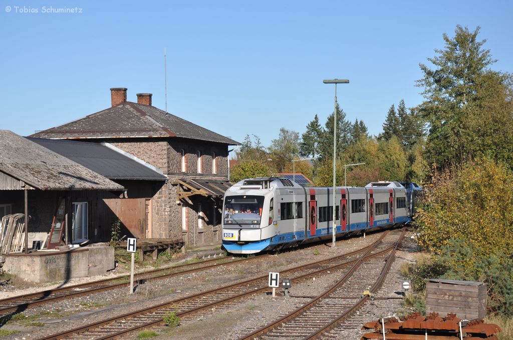 VT 110 + VT 113 in Hirschau am 15.10.2011 als Sonderzug des Vereins  Amberger-Kaolinbahn  (Strecke Amberg-Schnaittenbach)