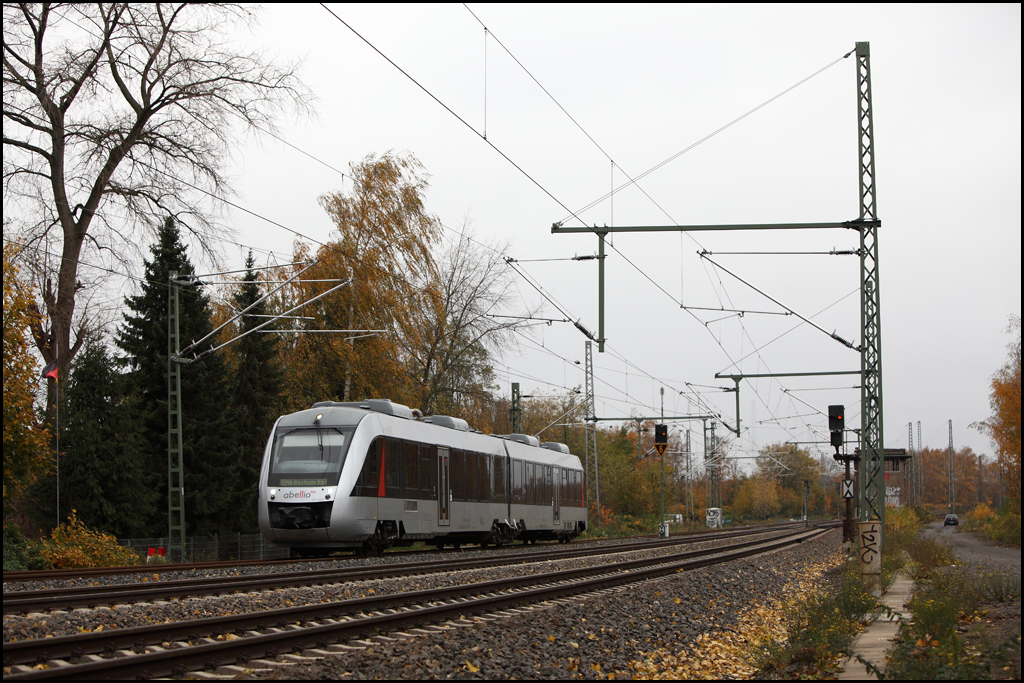 VT 11002  HERNE  ist als RB46  Glckauf-BAHN  nach Bochum Hbf unterwegs. (05.11.2010 bei Bochum-Rimcke)