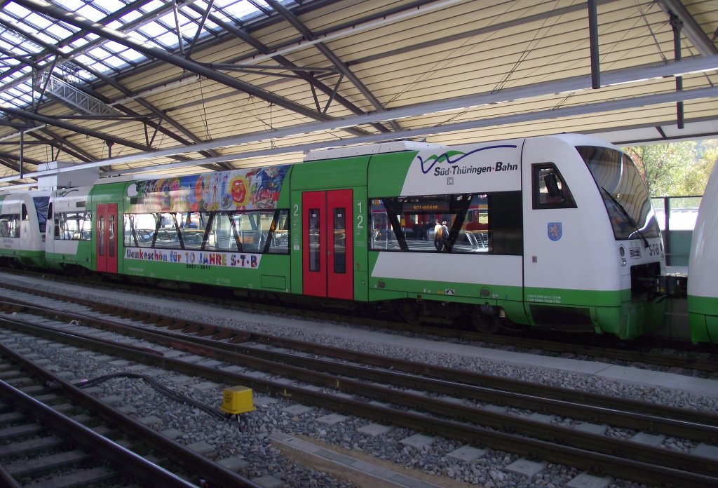 VT 120  10 Jahre STB  der Sd-Thringen-Bahn steht am 22. Oktober 2011 im Erfurter Hbf.