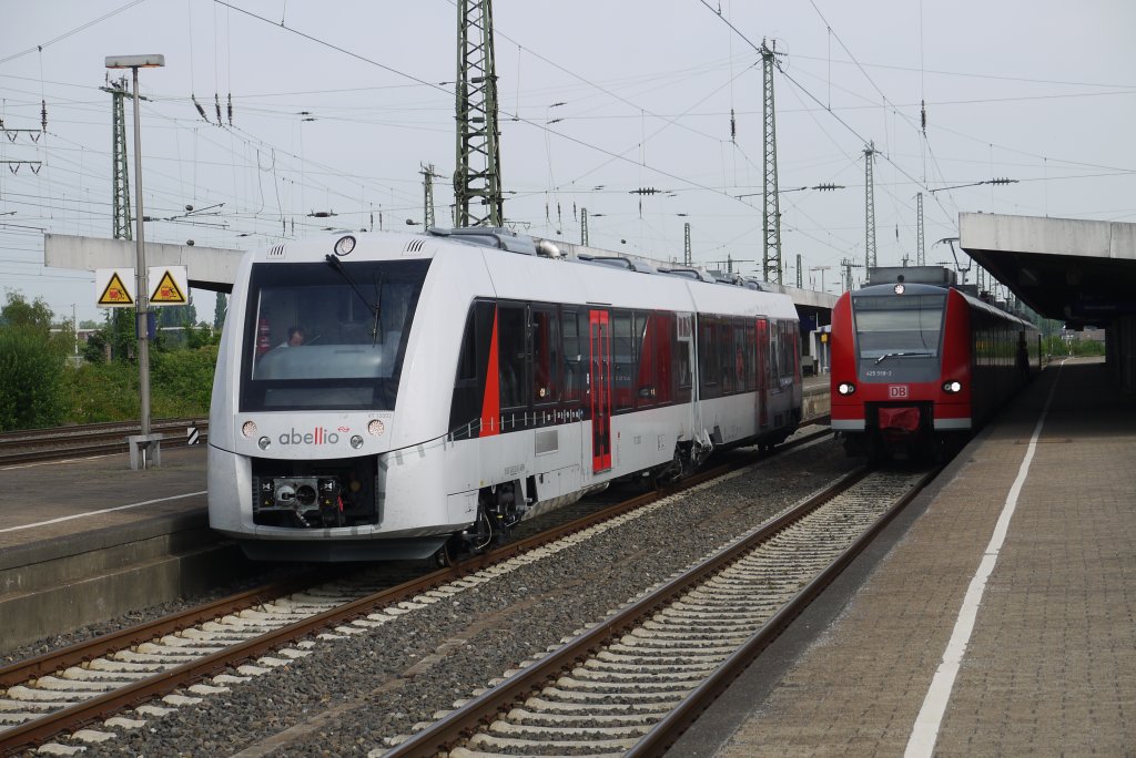 VT 12003, einer der fabrikneuen LINT 41 fr Abellio NRW, am 17.7.13 im Bf. Hamm/Westf. Die vollstndige FER-Nr. lautet 95 80 1 648 003-9 D-ABRN. Offenbar handelt es sich also um die zweite Nr. 648 003.