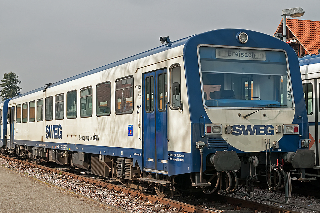 VT 126 ( 95 80 0626 126-6 D-SWEG ) abgestellt am 19.02.2011 im Bw Endingen a.K. Baujahr 1985. blicherweise auf der Kaiserstuhlbahn im Plandienst. 