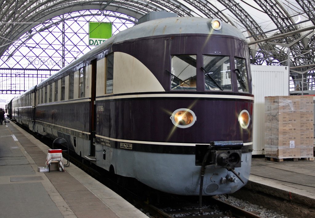 VT 137 856 ist am 02.04.'11 anlässlich des 3.Dampfloktreffens in Dresden zu Gast.