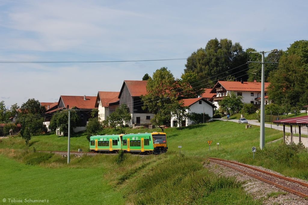 Vt 15 + VT 21 der Waldbahn am 14.08.2011 bei Werenain auf der Ilztalbahn