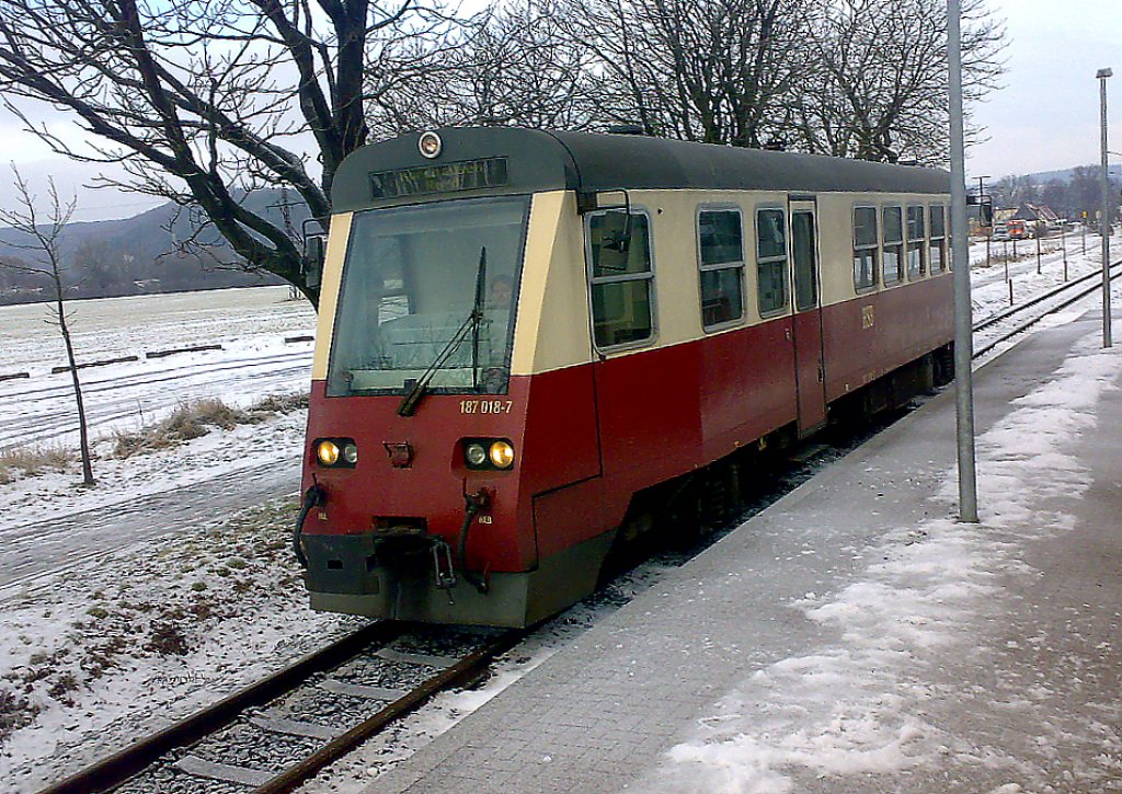 VT 187 018-7 der HSB, Richtung Nordhausen fahrend, am 23.12.2009
