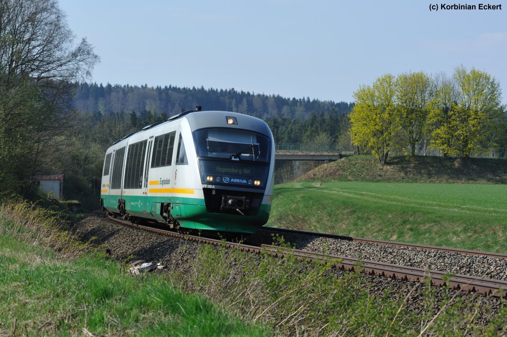 VT 19 A mit einer Vogtlandbahn von Hof nach Regensburg in der Nhe von Oberteich, 18.04.2011