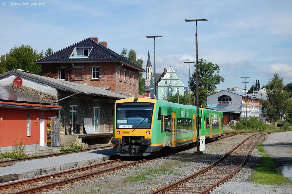 VT 21 + VT 15 der Waldbahn am 14.08.2011 im Bahnhof Freyung an der Ilztalbahn