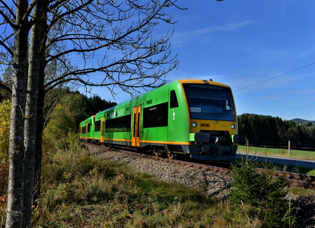 VT 21 + VT 26 der Waldbahn von Plattling nach Spicak am 14.10.2012 unterwegs bei Triefenried.