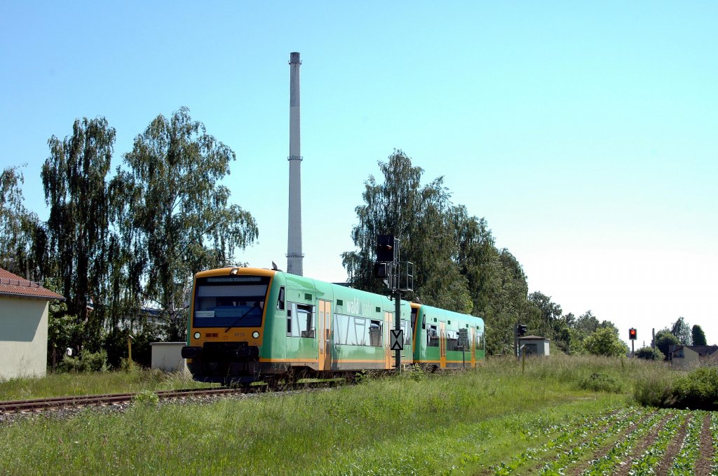 VT 23 und VT 15 als RB von Plattling nach Bayerisch Eisenstein am 02.06.2010 kurz vor Pankofen.