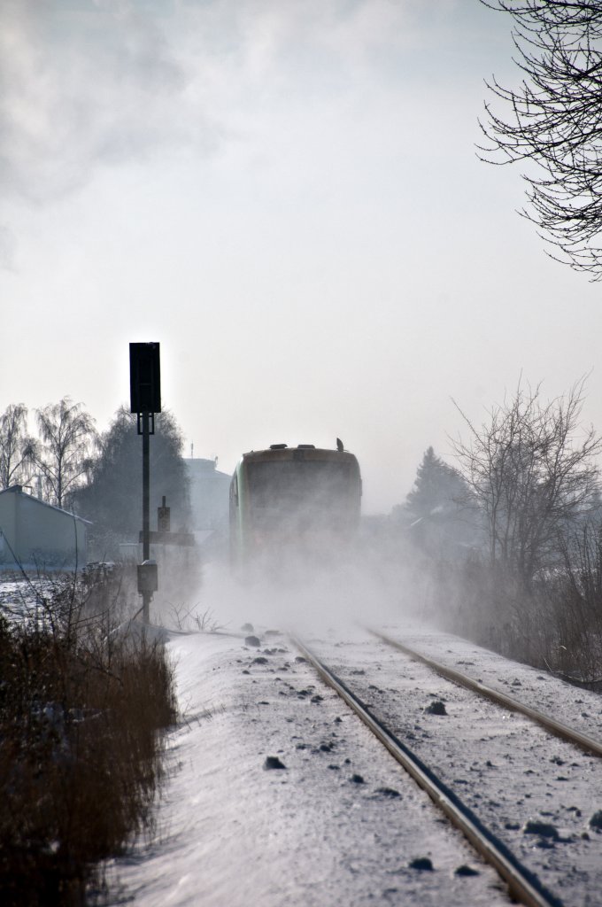 VT 23 und VT 20 als RB 32425 von Bayerische Eisenstein nach Plattling, am 30.11.2010 zwischen Pankofen und Plattling.