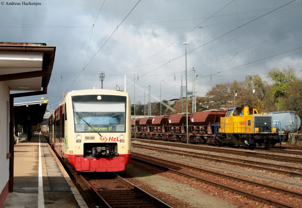 VT 233 und 247 als HzL85856/HzL 856 (Blumberg Zollhaus/Trossingen Stadt-Brunlingen Bahnhof) bei der Abfahrt Villingen 17.1.09. Rechts steht 214 008-5 von Leonhard Wei