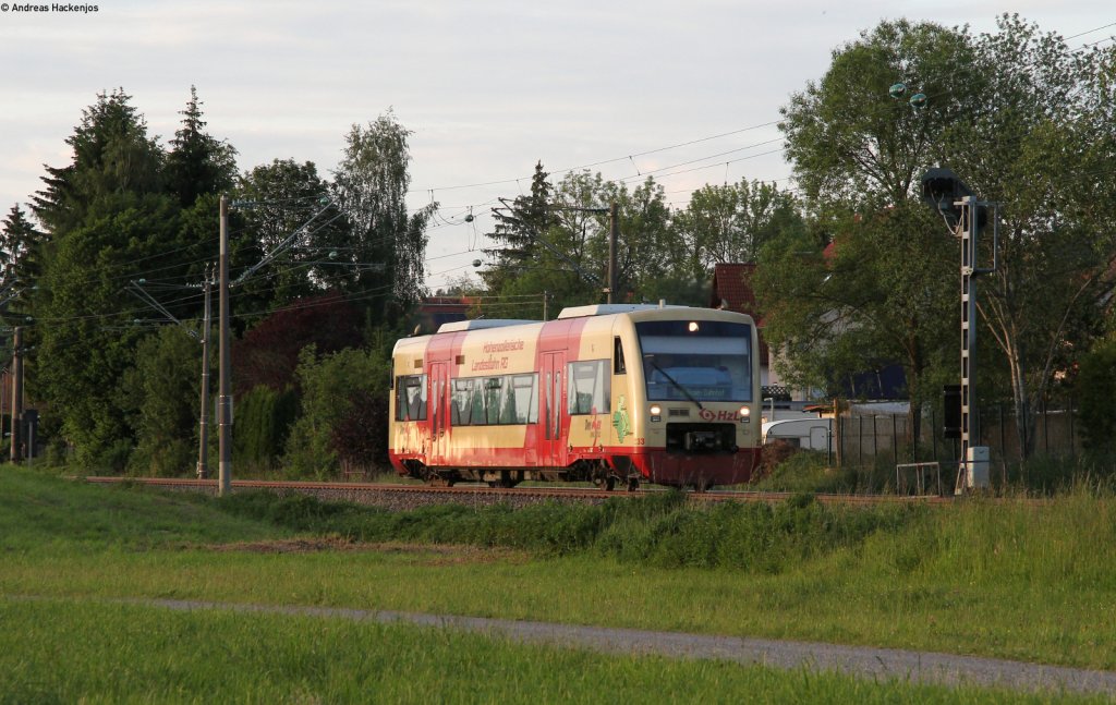 VT 233 als HzL88138 (Rottweil-Brunlingen Bahnhof) bei Klengen 2.6.12