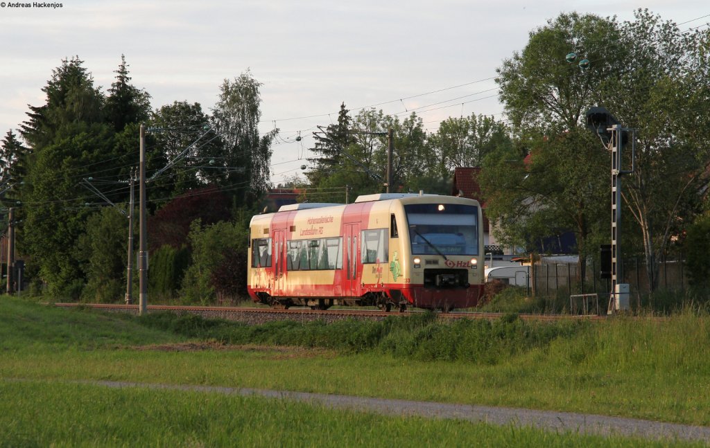 VT 233 als HzL88138 (Rottweil-Brunlingen Bahnhof) bei Klengen 2.6.12