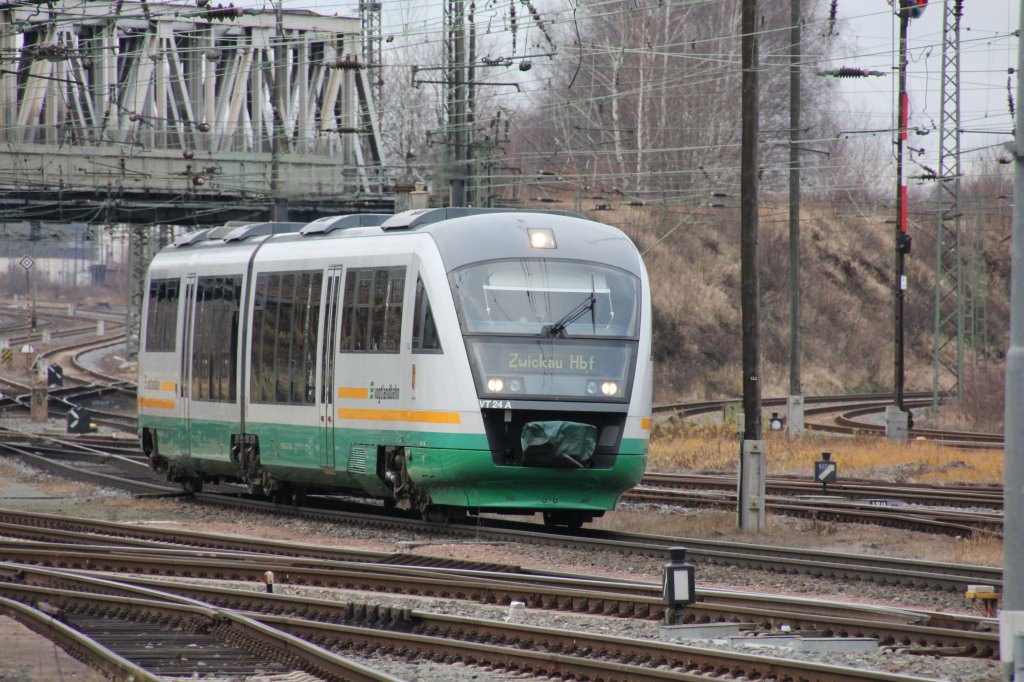 VT 24 erreicht am 26.12.2011 sein Ziel den Hauptbahnhof Zwickau.