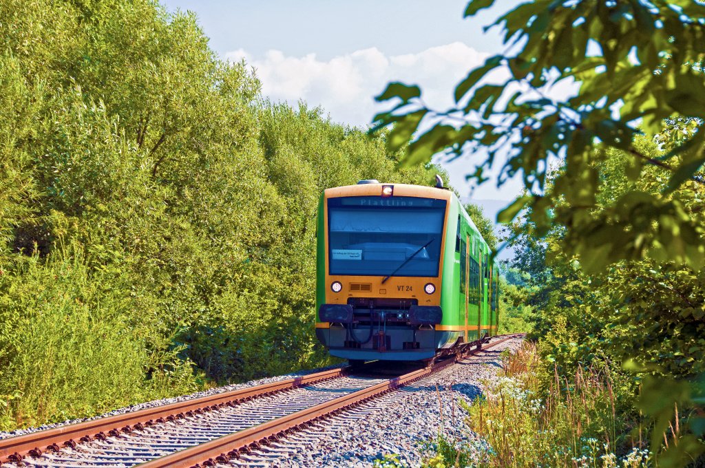 VT 24 und VT 19 der RBG am 21.07.2010 zwischen Deggendorf Hbf und Pankofen.