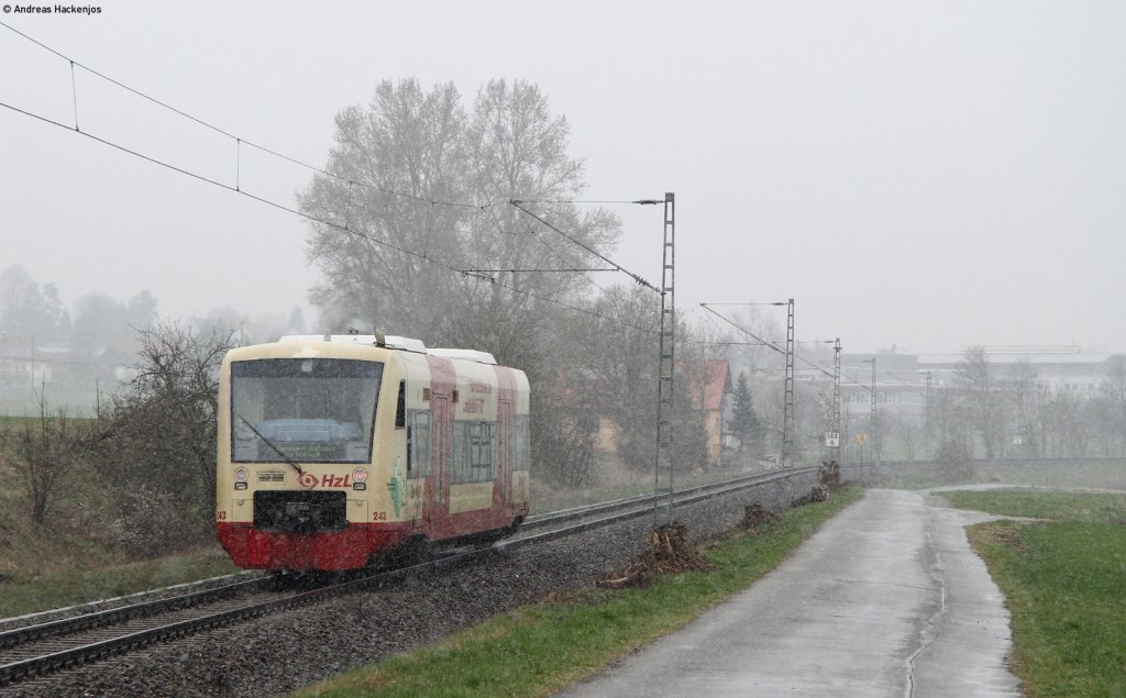 VT 243 als HzL 88054 (Blumberg Zollhaus-Brunlingen Bahnhof) bei Weilheim 9.4.12