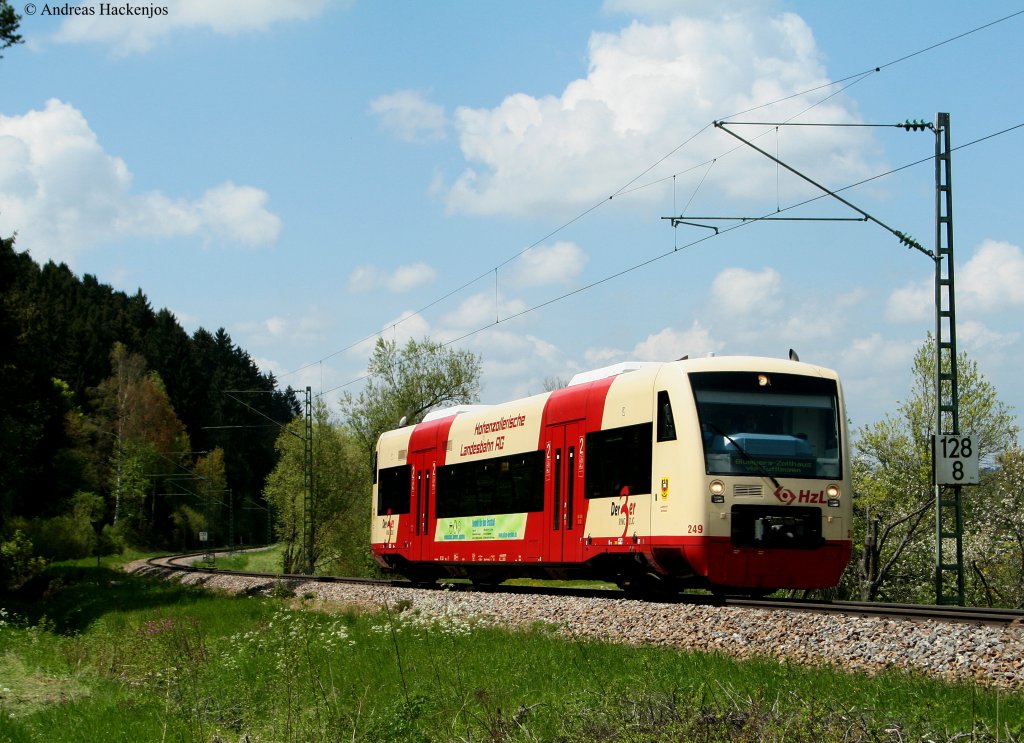 VT 249  Polizei Beratung  der HzL als HzL85855 (Brunlingen Bahnhof-Blumberg-Zollhaus) in Neufra 22.5.10