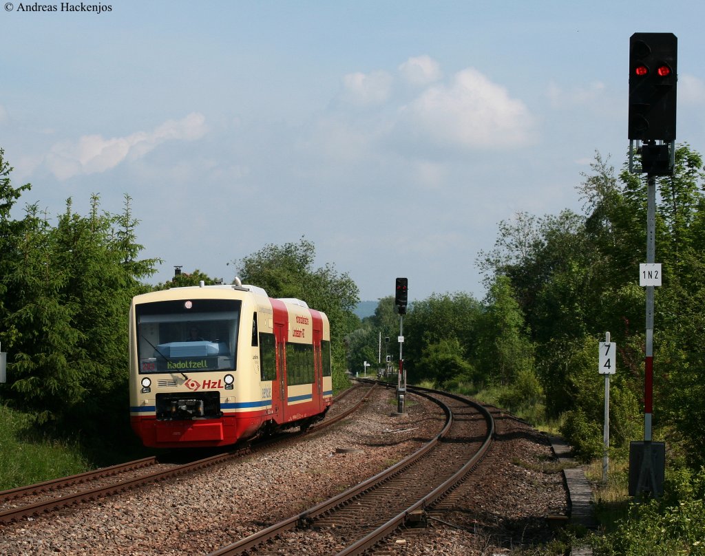 VT 253 der HzL als HzL85920 (Stockach NE-Radolfzell) in Stahringen 29.5.10