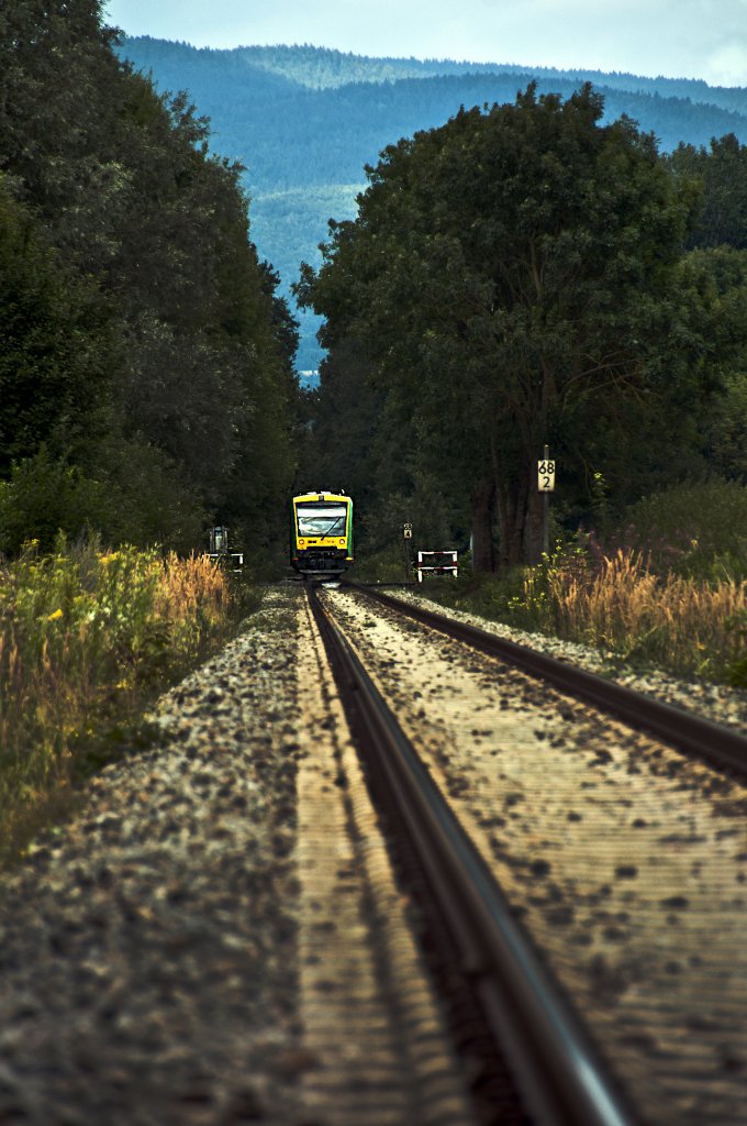 VT 26 als RB von Plattling nach Spicak am 27.07.2010 kurz vorm  Tor zum Bayerischen Wald  alias Deggendorf.