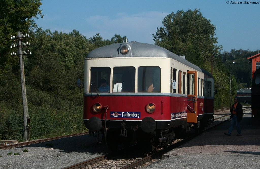 VT 3 war am 26.9.09 anlsslich eines 30.Geburtstags eines Eisenbahnfreunds den ich kenne auf Sonderfahrt unterwegs. Hier steht er im  Bahnhofs Zollhaus-Blumberg kurz nach seiner Bereitstellung.