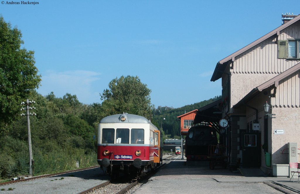 VT 3 war am 26.9.09 anlsslich eines 30.Geburtstags eines Eisenbahnfreunds den ich kenne auf Sonderfahrt unterwegs. Hier steht er im  Bahnhofs Zollhaus-Blumberg kurz nach seiner Bereitstellung.
