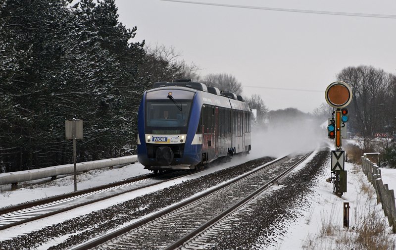 VT 305 der NOB als Zug nach Heide am 19.12.2009 bei St. Michaelisdonn.