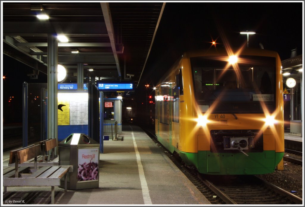 VT 40 der Oberpfalzbahn steht im Bahnhof Schwandorf bereit und wartet auf die Abfahrt nach Lam. Sie wird spter wieder in diesen Bf zurckkehren. (26.02.2011)