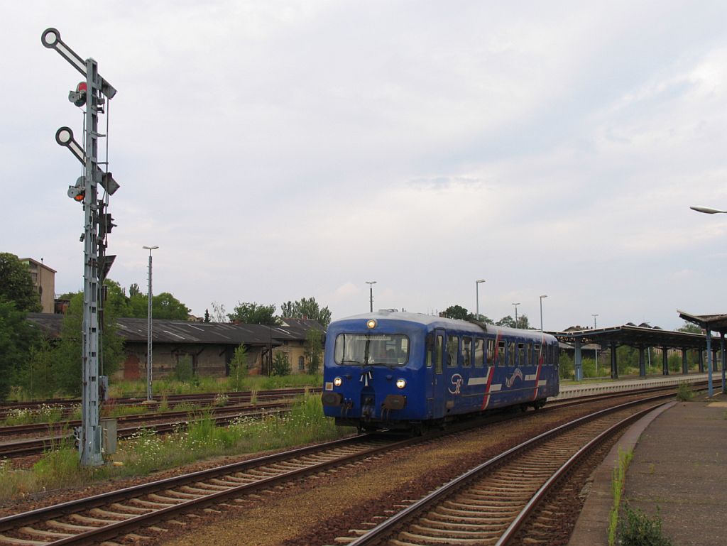VT 41 (ex 515 511, VT9) der Schsisch-Bhmische Eisenbahngesellschaft (SBE) mit Zug SBE 83093 Liberec-Seifhennersdorf-Zittau in Zittau am 12-7-2007