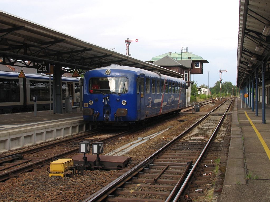 VT 41 (ex 515 511, VT9) der Schsisch-Bhmische Eisenbahngesellschaft (SBE) mit Zug SBE 83093 Liberec-Seifhennersdorf-Zittau auf Bahnhof Zittau am 12-7-2007.