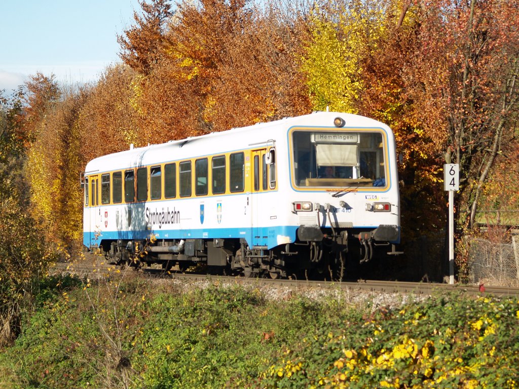 VT 410 der Wrttembergischen Eisenbahn-Gesellschaft (WEG) auf der Strohgubahn Korntal - Weissach. Aufgenommen am 5. November 2010 bei Mnchingen.