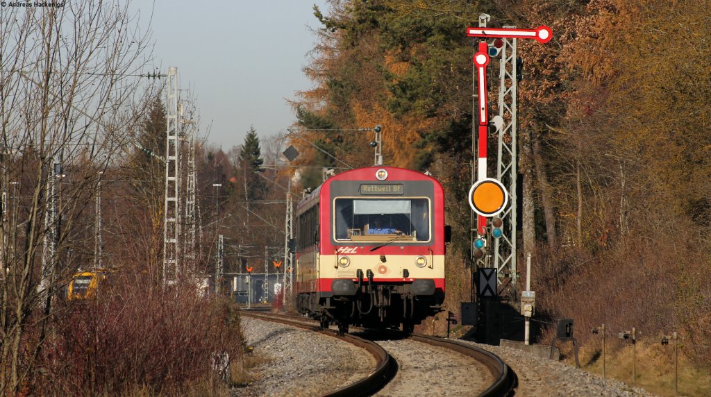 VT 43 der HzL als HzL 88063 (Br�unlingen Bahnhof-Rottweil) am Esig Villingen 24.11.11