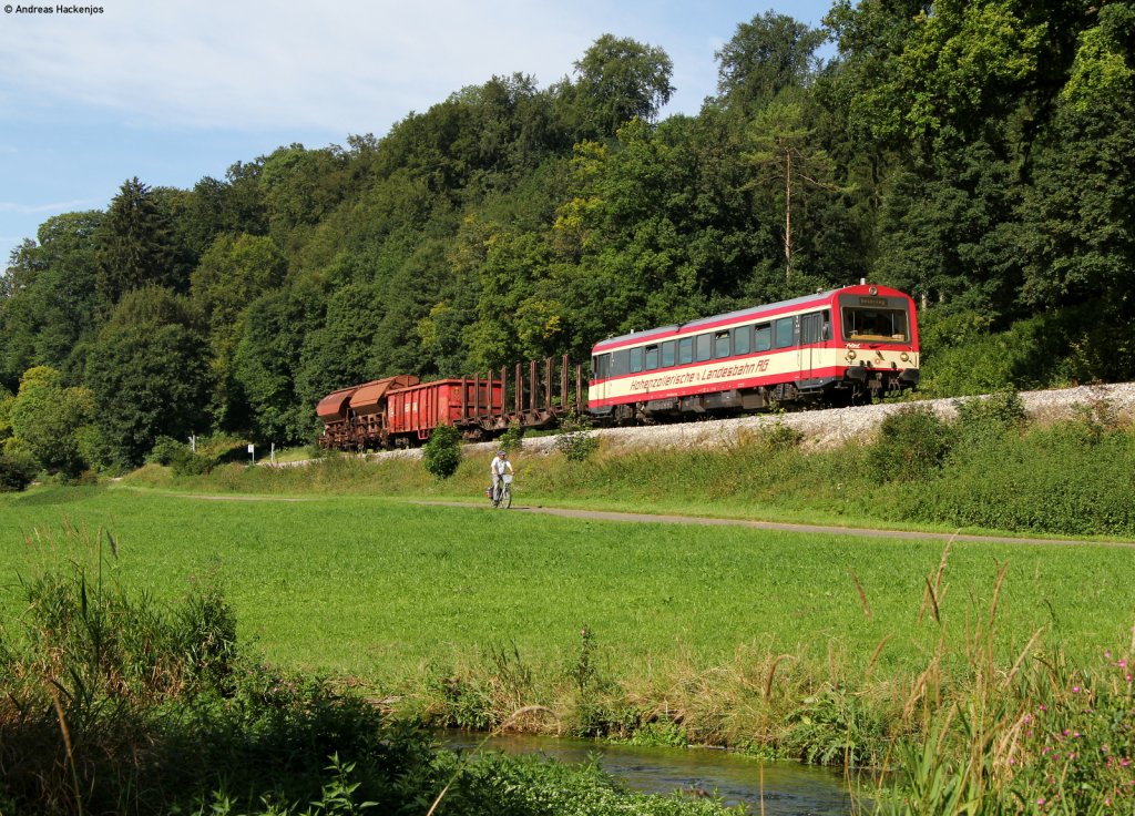 VT 43 der HzL mit einem Fotozug bei M�gerkingen 18.8.11