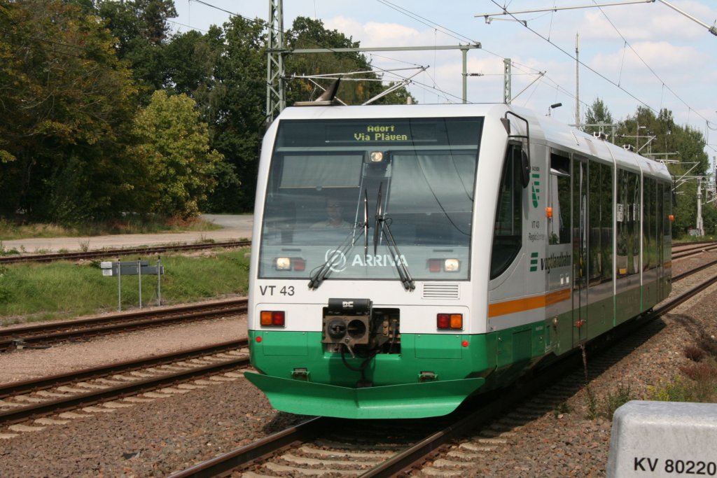 VT 43 nach Adorf ber Plauen(Vogtl.)bei der Einfahrt in den Bahnhof Neumark.