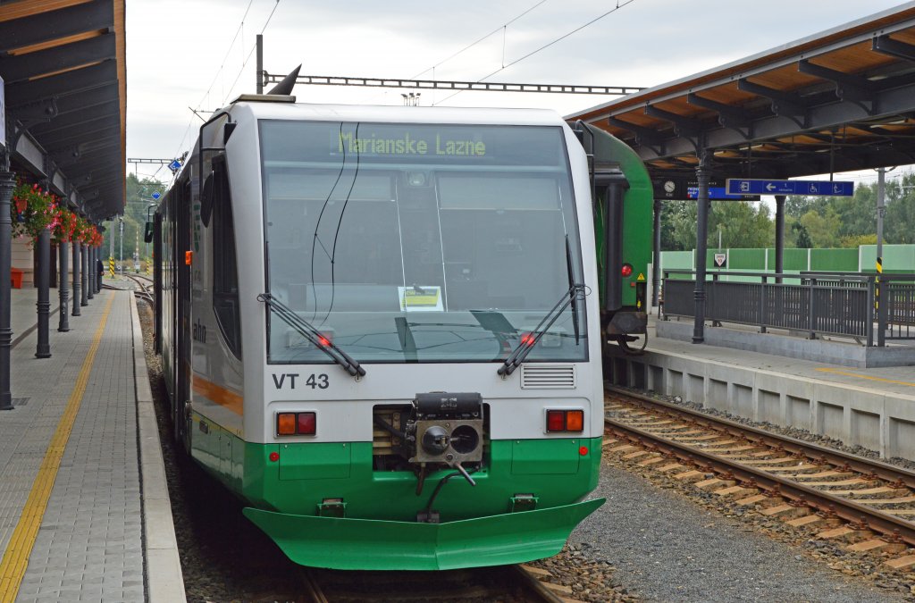 VT 43: RegioSprinter der Vogtlandbahn-GmbH (im Dienste fr GW Train Regio AG) nach Ankunft als Personenzug Os 7103 Karlsbad unt. Bf. – Marienbad; 02.09.2012 – Nach ausfhrliche Informationen soll auf die Strecke dient Baureihe 813.1/913.1 „Made in Slovakia“: Kurgste aus der Bundesrepublik, freut euch...