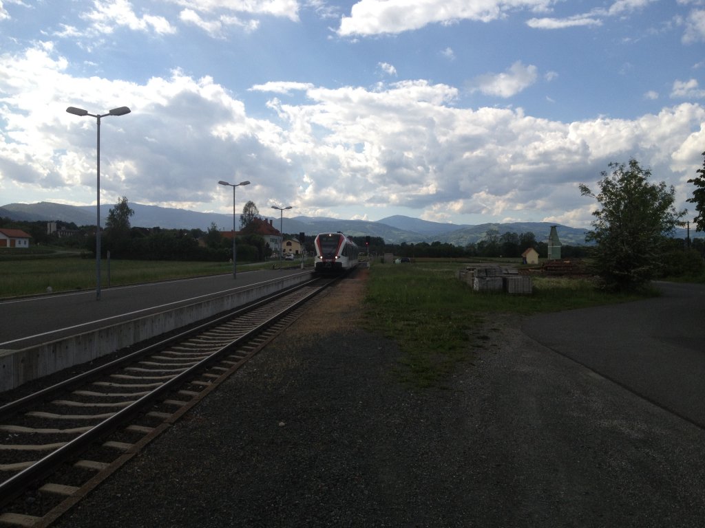 VT 5063.006 als R 4375/S6 (Graz Hbf - Hengsberg - Wies Eibiswald) am 8.5.2012 bei der Einfahrt in den Bahnhof St. Martin im Sulmtal/Bergla.