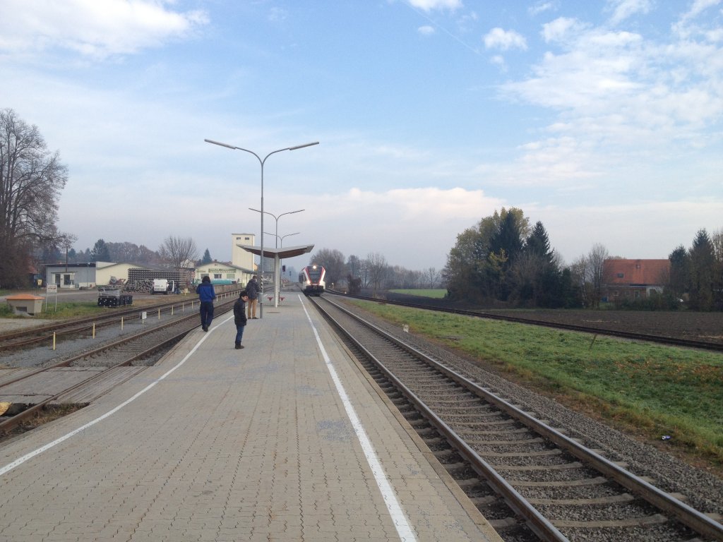 VT 5063.009 als R 8533 (Graz Hbf - Lieboch - Wies Eibiswald) am 11.11.2012 bei der Einfahrt in den Bahnhof Gro St. Florian.
