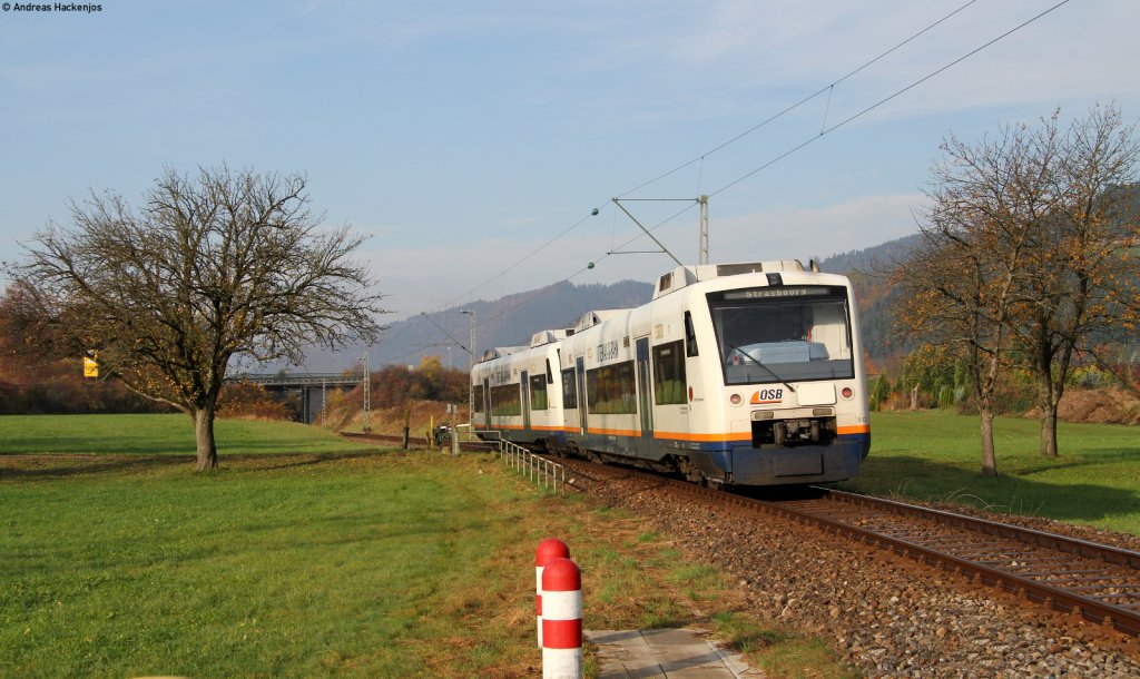 VT 509 und 512 als OSB87422 (Freudenstadt Hbf-Strasbourg) bei Hausach 6.11.11