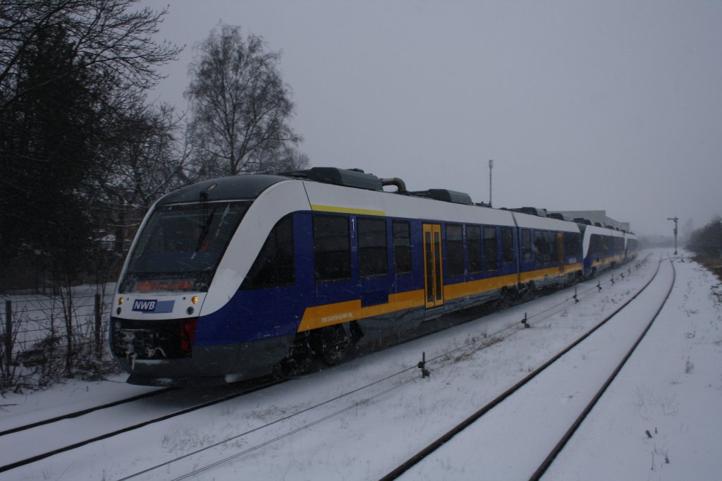 VT 551 mit VT 558 und Vt 563 als Niers-Express 10037 nach Dsseldorf am 20.12.2009 in Kempen.