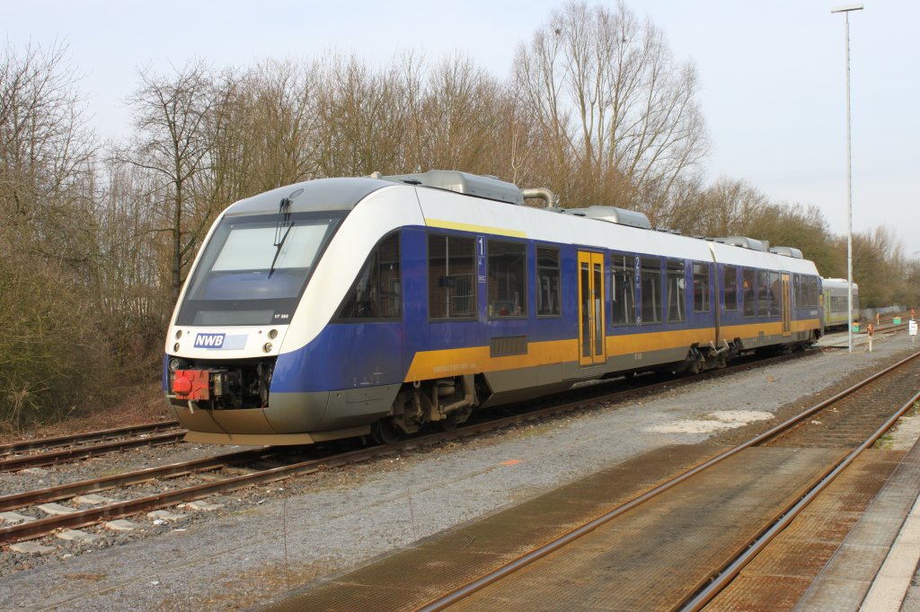 VT 569 der NWB steht am 12.03.2011 in Xanten. Dr Zug der Baureihe 648 
(648-938-8) fhrt zwischen Xanten und Duisburg (hbf) und bernimmt die Regionalbahn-Leistungen auf dieser Strecke. (12.03.2011)