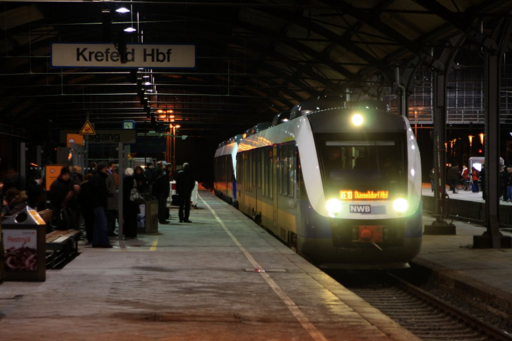 VT 575 mit einem weiteren 648er als versptete NWB nach Dsseldorf. Krefeld 13.12.10.