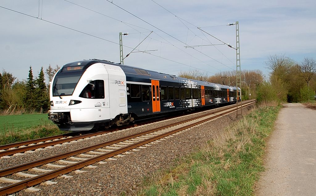 VT 6.03 der Eurobahn auf der Linie RE13 nach Venlo zwischen Kleinenbroich und Korschenbroich fotografiert am 2.April 2011. 