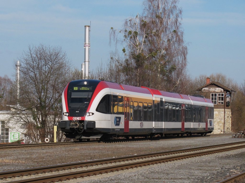 VT 63.03 auuf dem Weg nach Wies Eibiswald . Hier kurz vor dem Ausfahrsignal R2 Im Bahnhof Deutschlandsberg. 8.3.2012