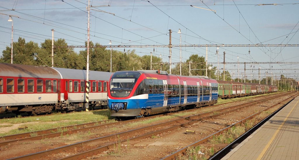VT 643.12 (643 368-2 D-PEG), Mietwagen der PEG fr einem Privatunternehmen auf die Strecke Bratislava – Dunajsk Streda – Komrno in der Westslowakei (Os 4343); 07.08.2012
