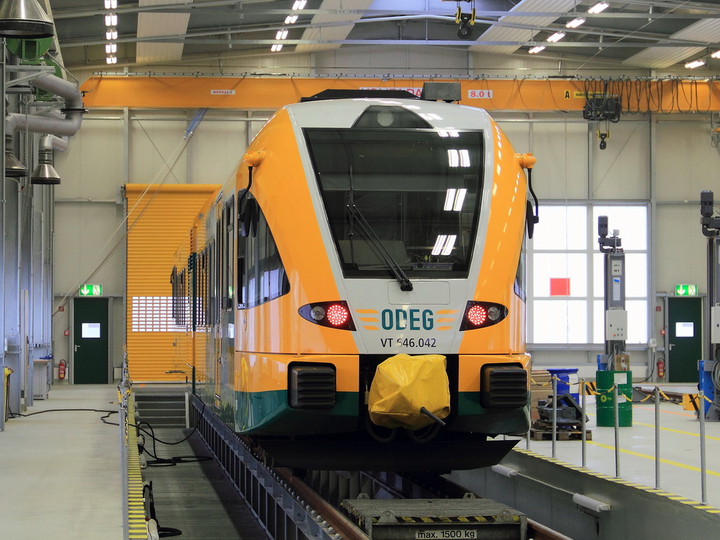 VT 646.042  (NVR-Nummer  9580 0 646 042-1 D-ODEG) steht am 09. Februar 2013  in Gelnde der Werkstatt der ODIG - Ostdeutsche Instandhaltungsgesellschaft mbH in Eberswalde.
Dieses Bild wurde im Rahmen einer Besichtigung einer Gruppe Interessierten Menschen der Werkstatt der ODIG - Ostdeutsche Instandhaltungsgesellschaft mbH gefertigt.
Die Werkstatt wurde gerade fr die Wartung und Service  der  BR 445 (ODEG Kiss), von denen bisher nur 4 Stck geliefert wurden, ausgebaut. 

